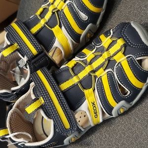 NEW Boys GEOX RESPIRA Raze Sandal Euro 34, US 3 Navy Yellow Retail $75